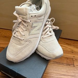 New- New Balance Women WL696WPB White, Size 8.5